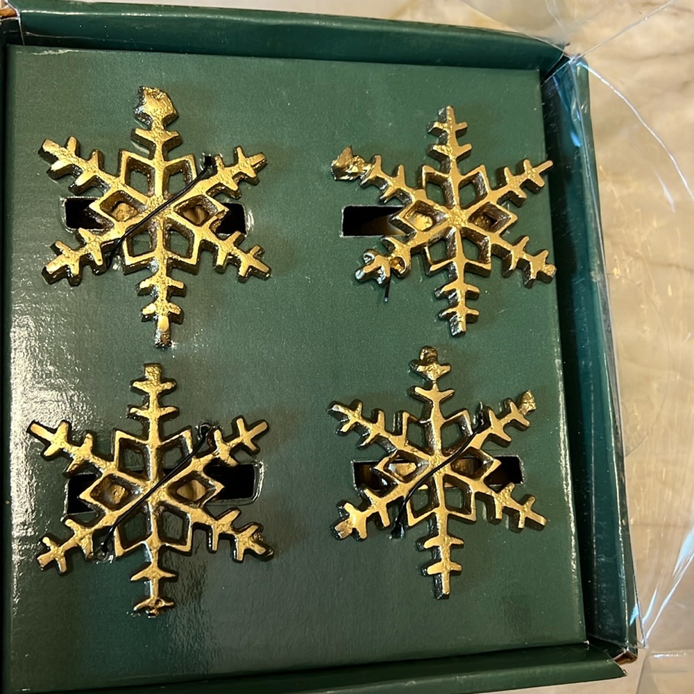 Napkin Rings: Set of 4 Gold-tone Snowflakes, NEW
